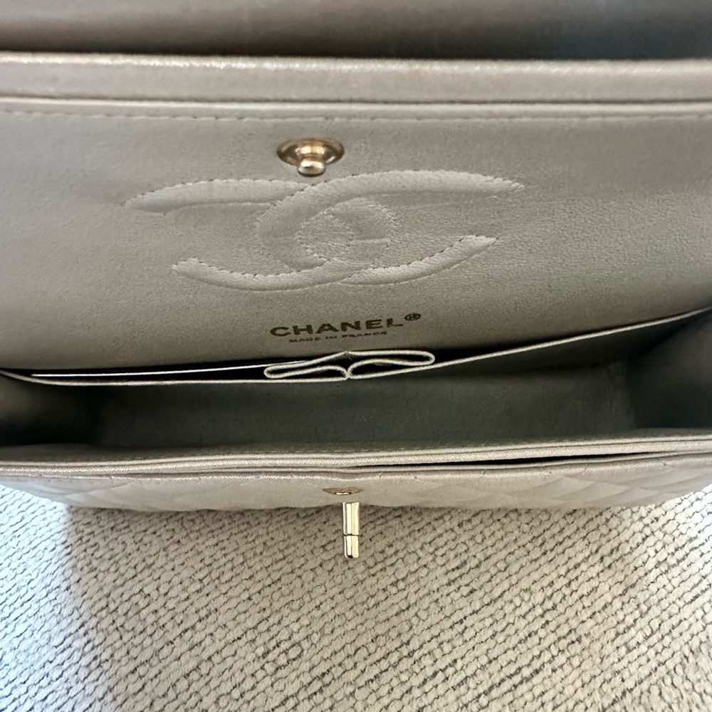 Chanel iridescent Champagne medium double flap bag - Picture 9 of 16